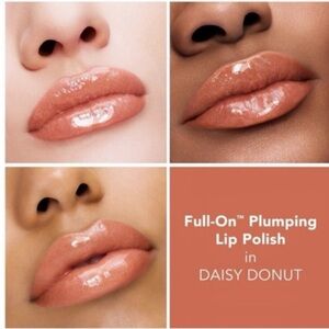 Buxom Full-On Plumping Lip Polish in Daisy Donut NIB